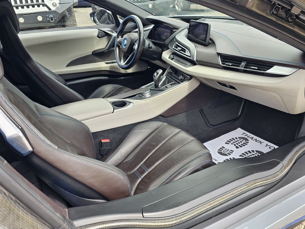 2015 BMW i8 Image 12