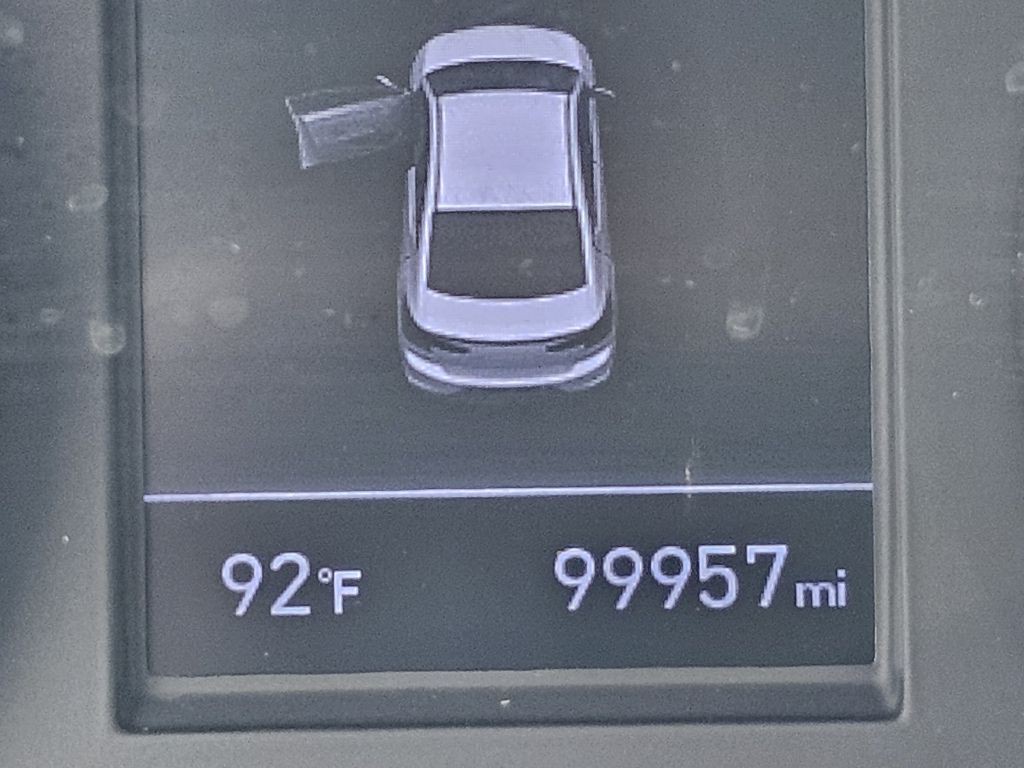 2019 Hyundai Elantra Image 17