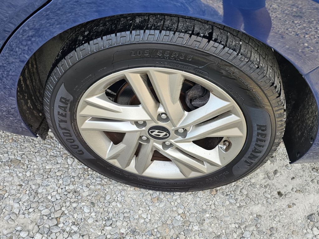 2019 Hyundai Elantra Image 8