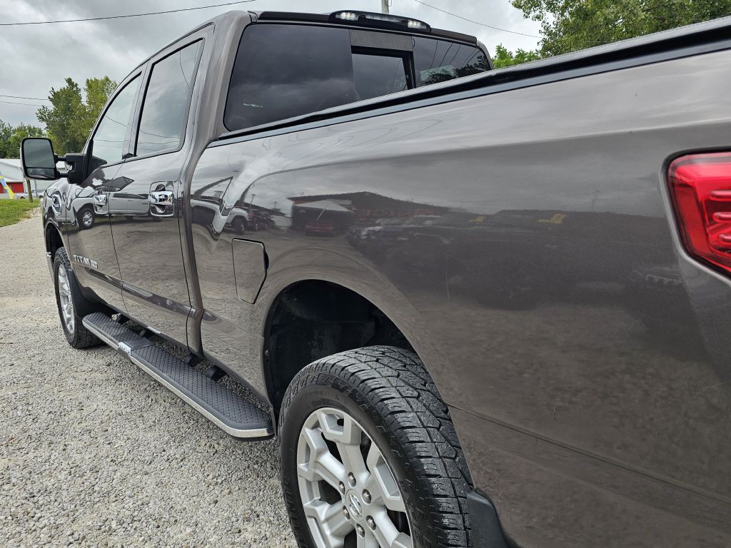 2016 Nissan Titan Image 10