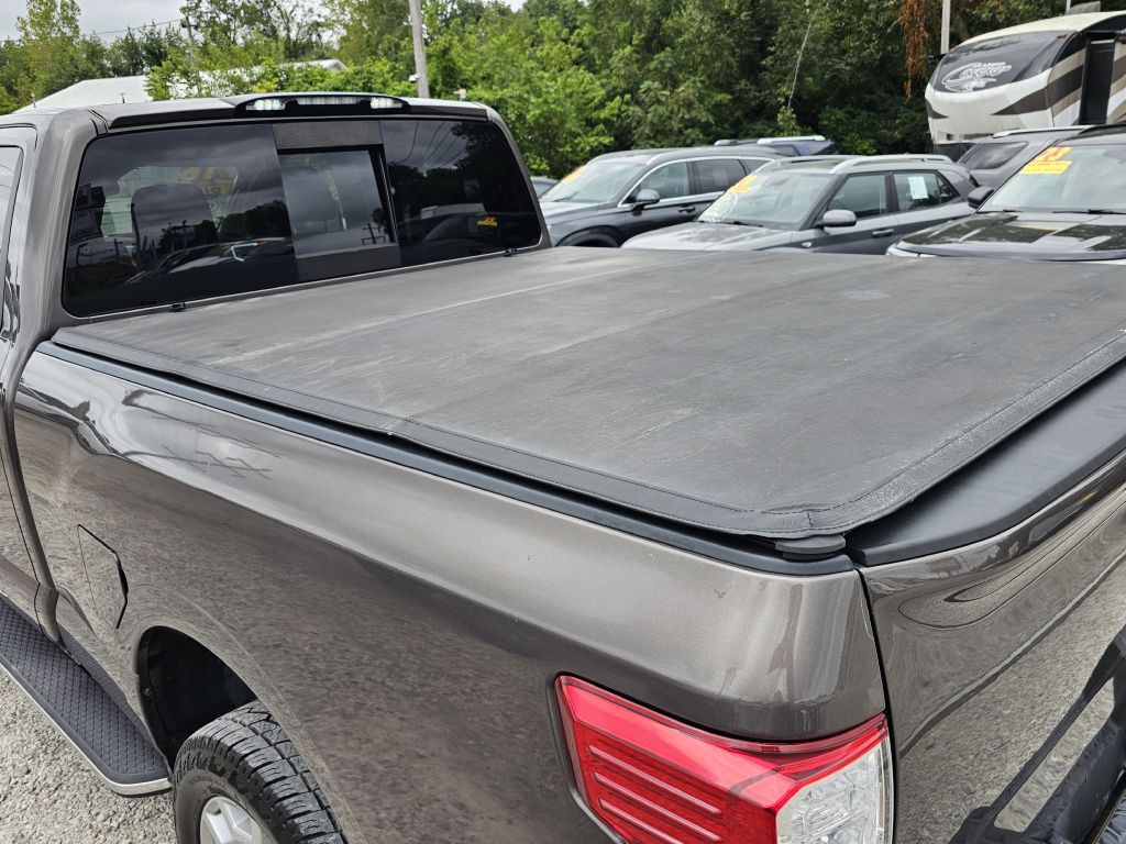 2016 Nissan Titan Image 11