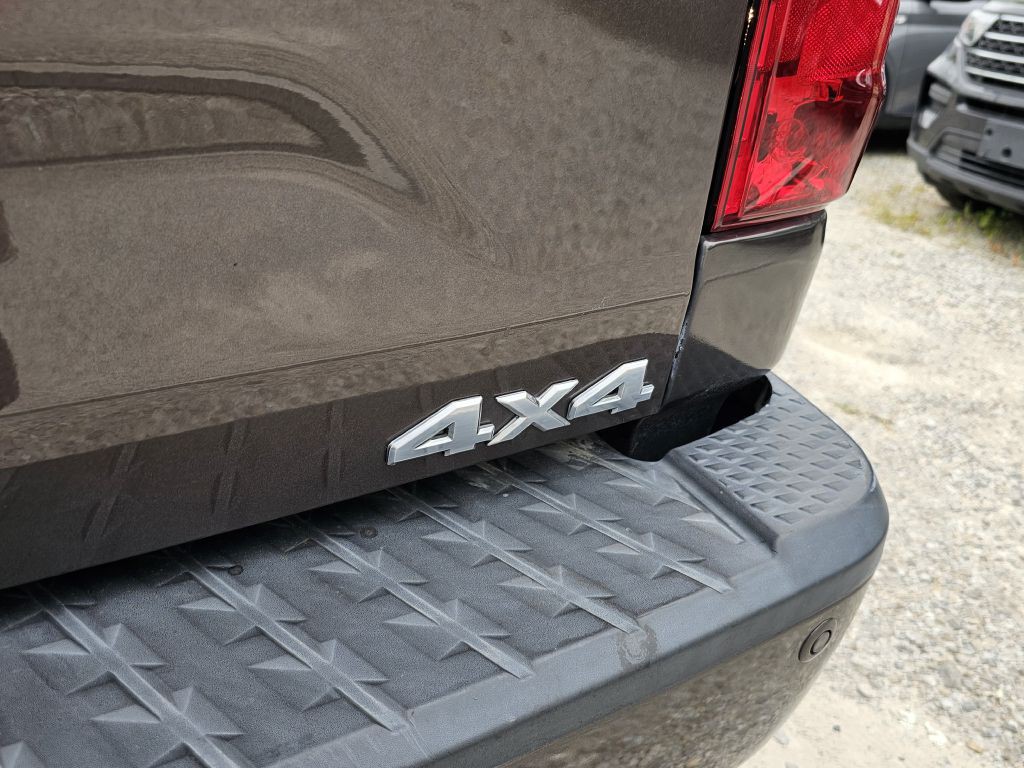 2016 Nissan Titan Image 13