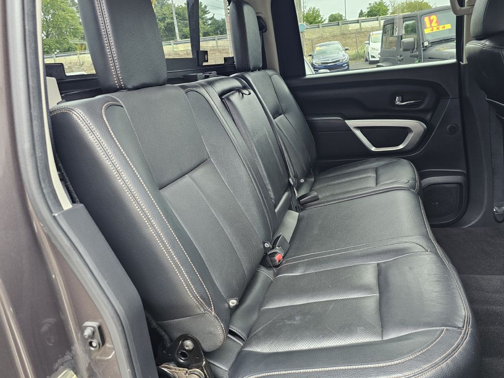 2016 Nissan Titan Image 17