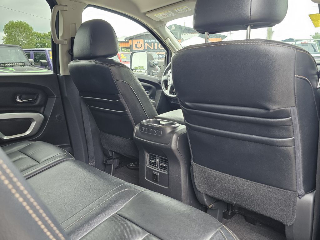 2016 Nissan Titan Image 18