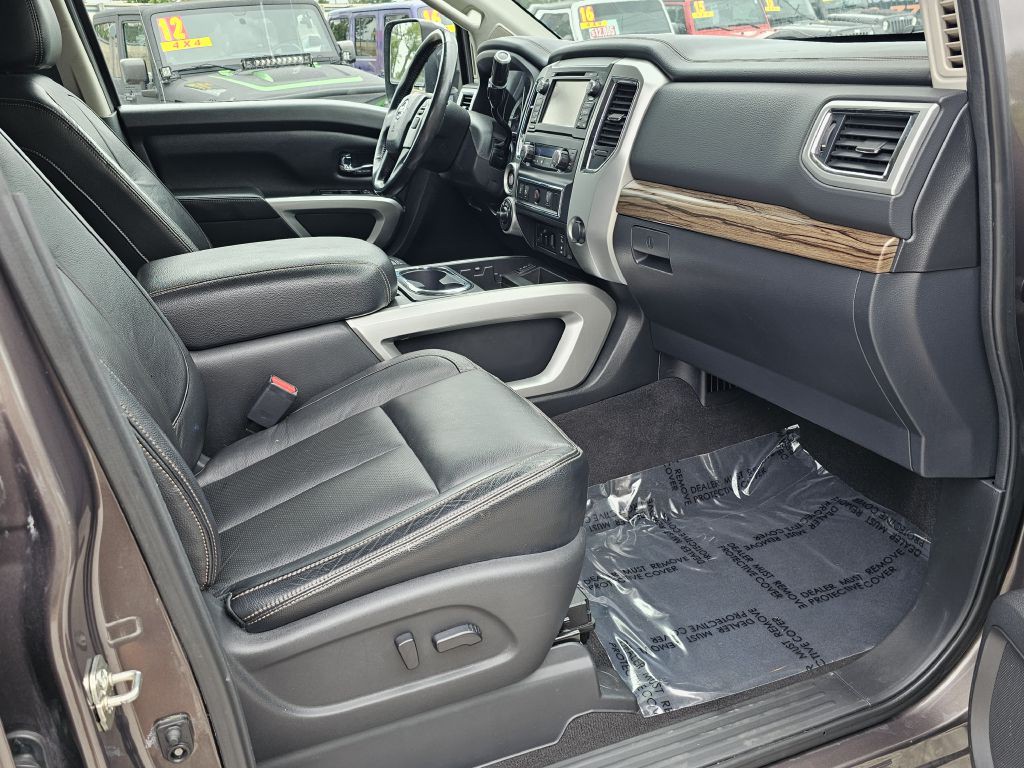 2016 Nissan Titan Image 19