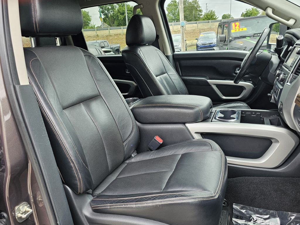 2016 Nissan Titan Image 20