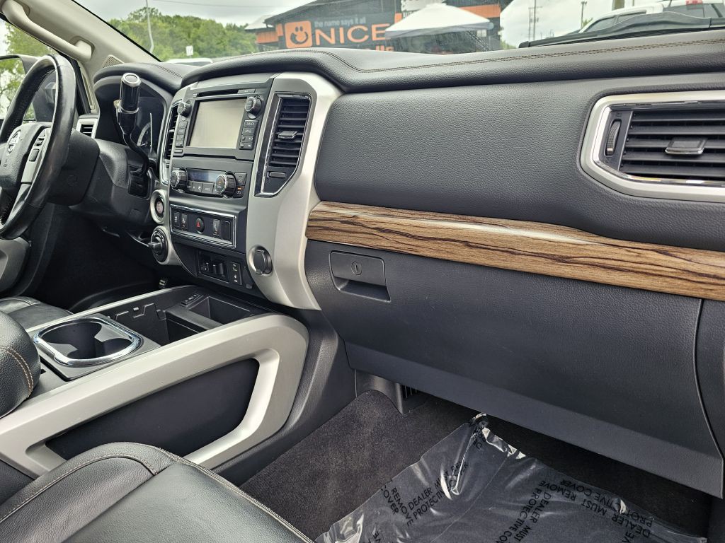 2016 Nissan Titan Image 21