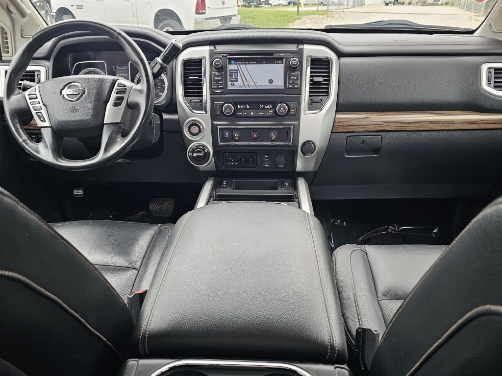 2016 Nissan Titan Image 22