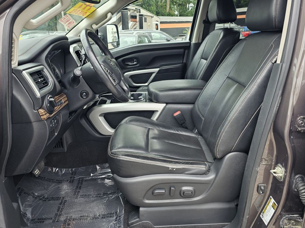 2016 Nissan Titan Image 23