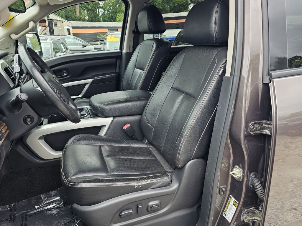 2016 Nissan Titan Image 24