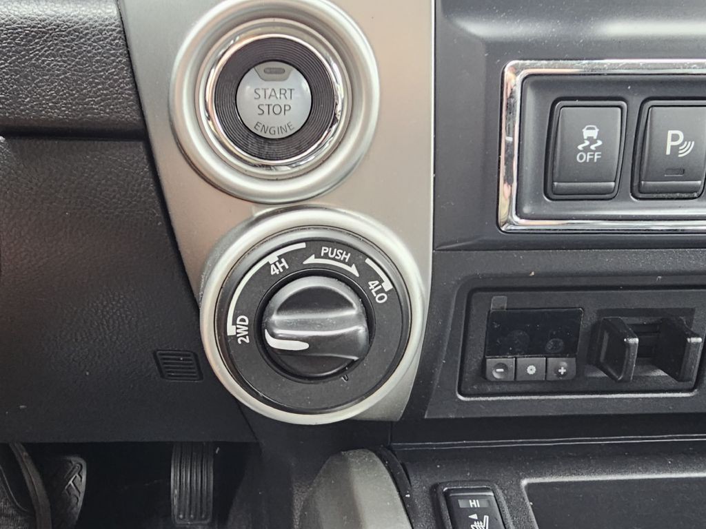 2016 Nissan Titan Image 25