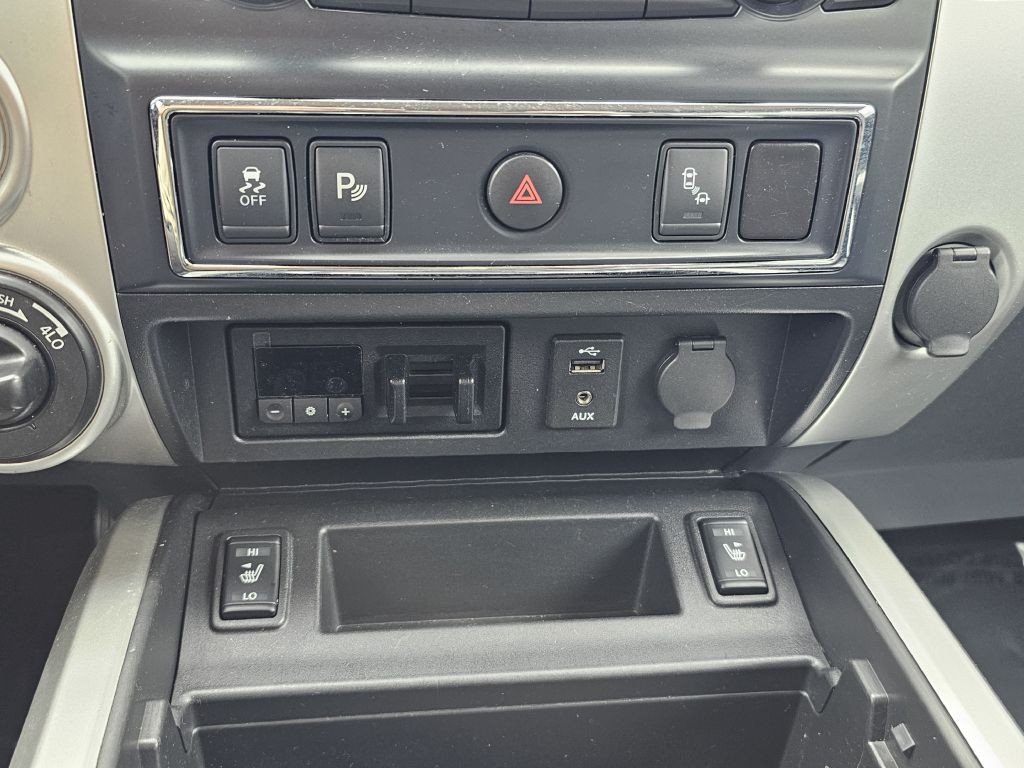 2016 Nissan Titan Image 26