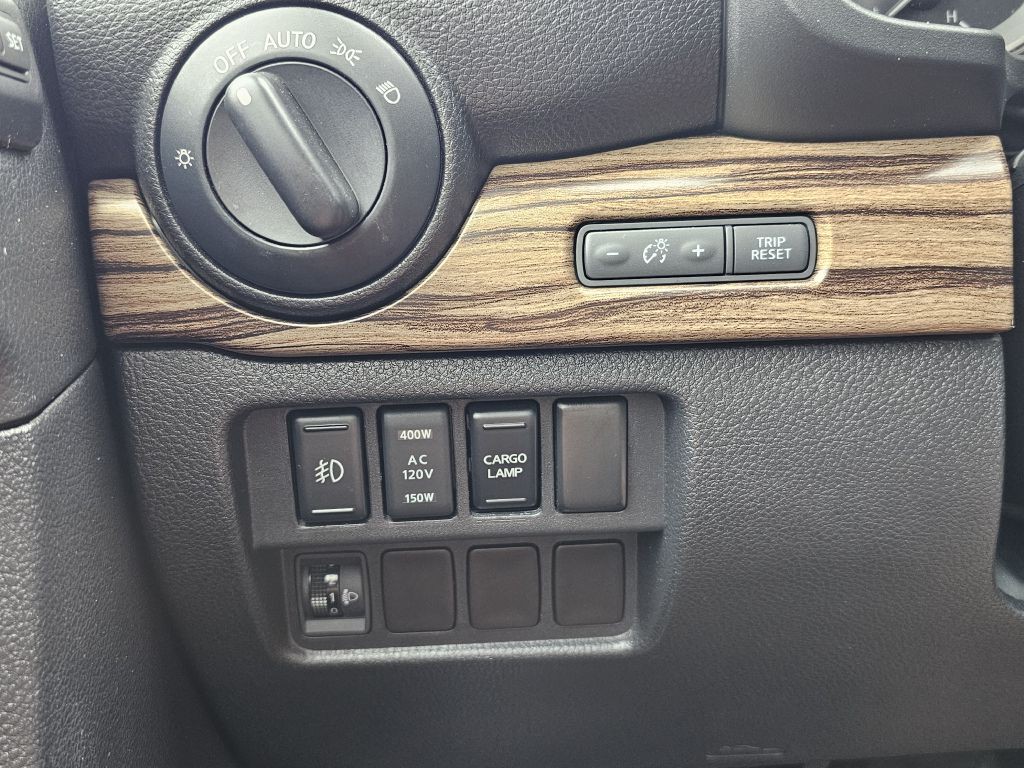2016 Nissan Titan Image 28