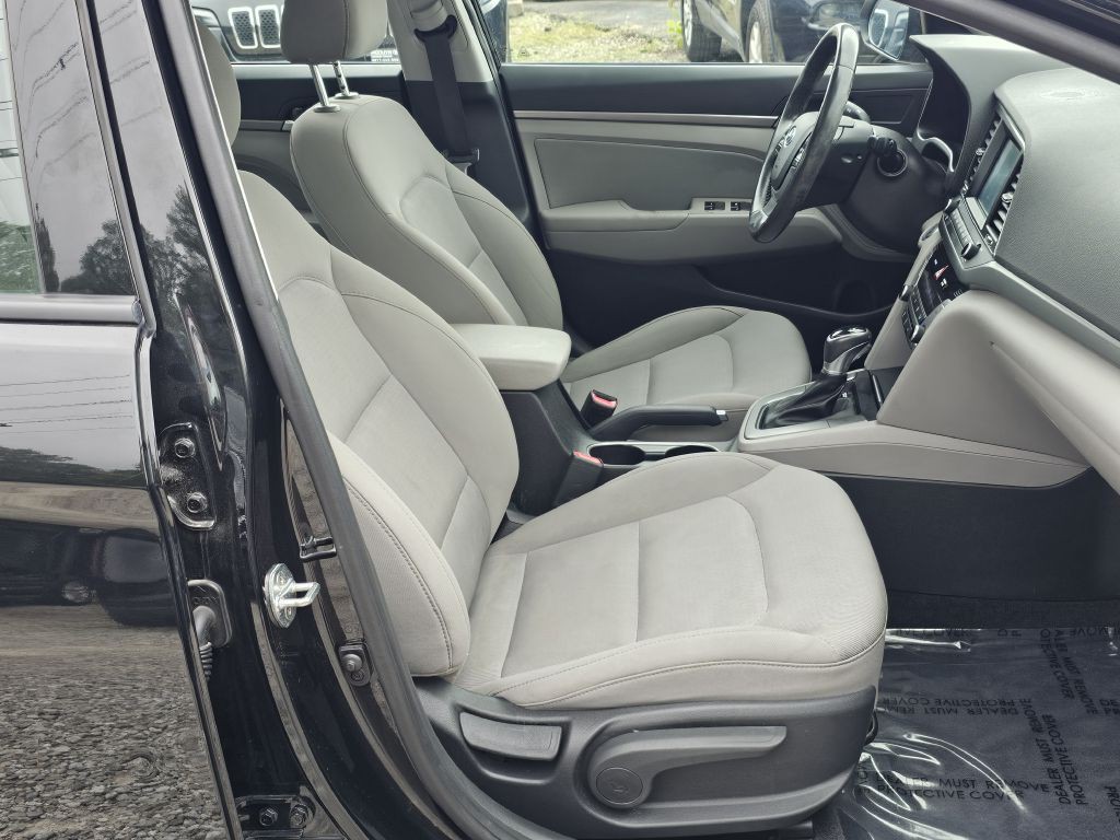 2018 Hyundai Elantra Image 16