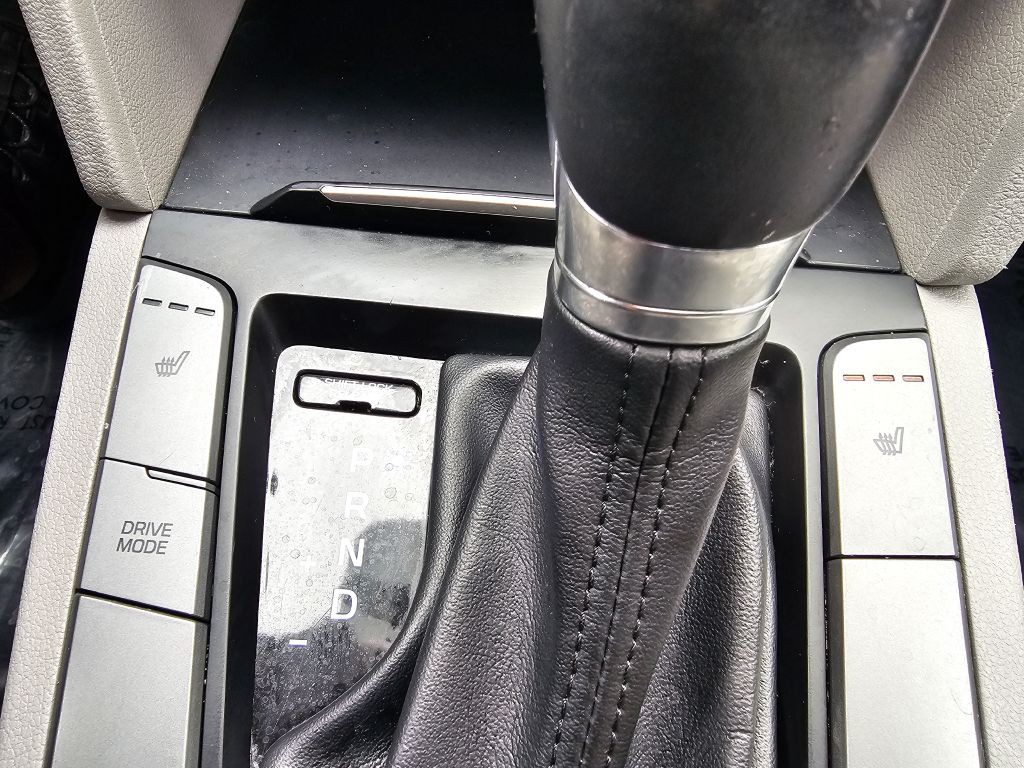 2018 Hyundai Elantra Image 21