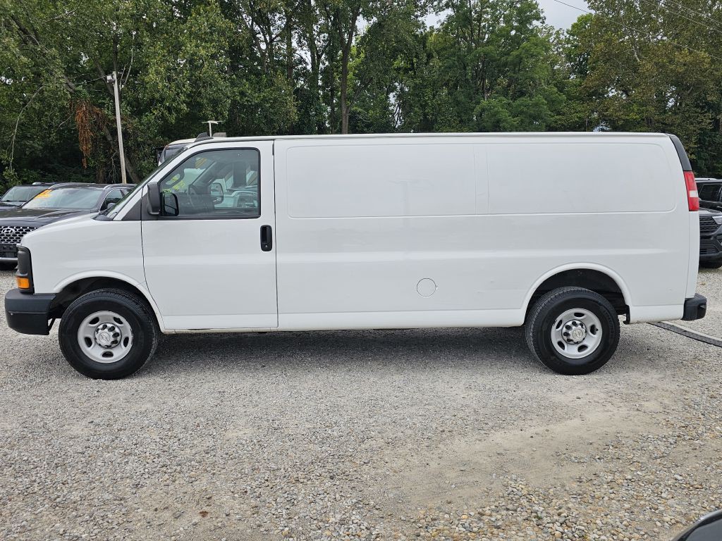 2016 Chevrolet Express Image 2