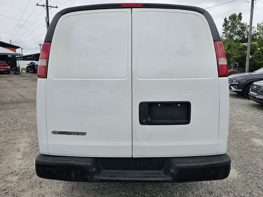 2016 Chevrolet Express Image 4