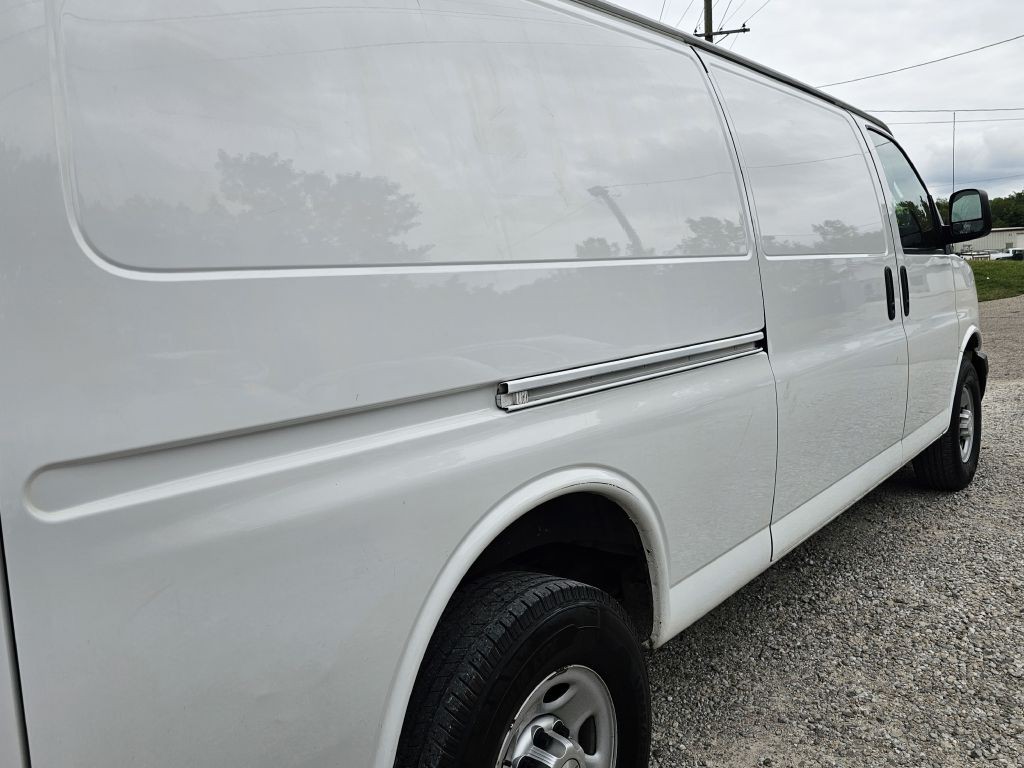 2016 Chevrolet Express Image 9