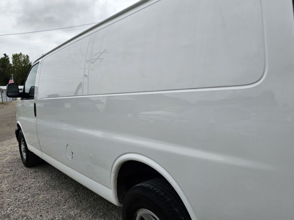 2016 Chevrolet Express Image 10