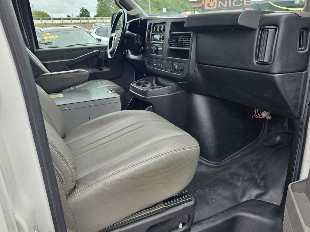 2016 Chevrolet Express Image 15
