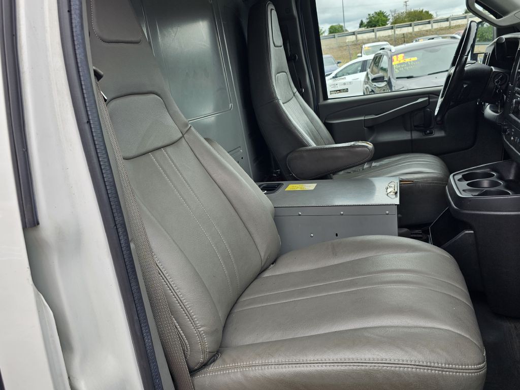 2016 Chevrolet Express Image 16