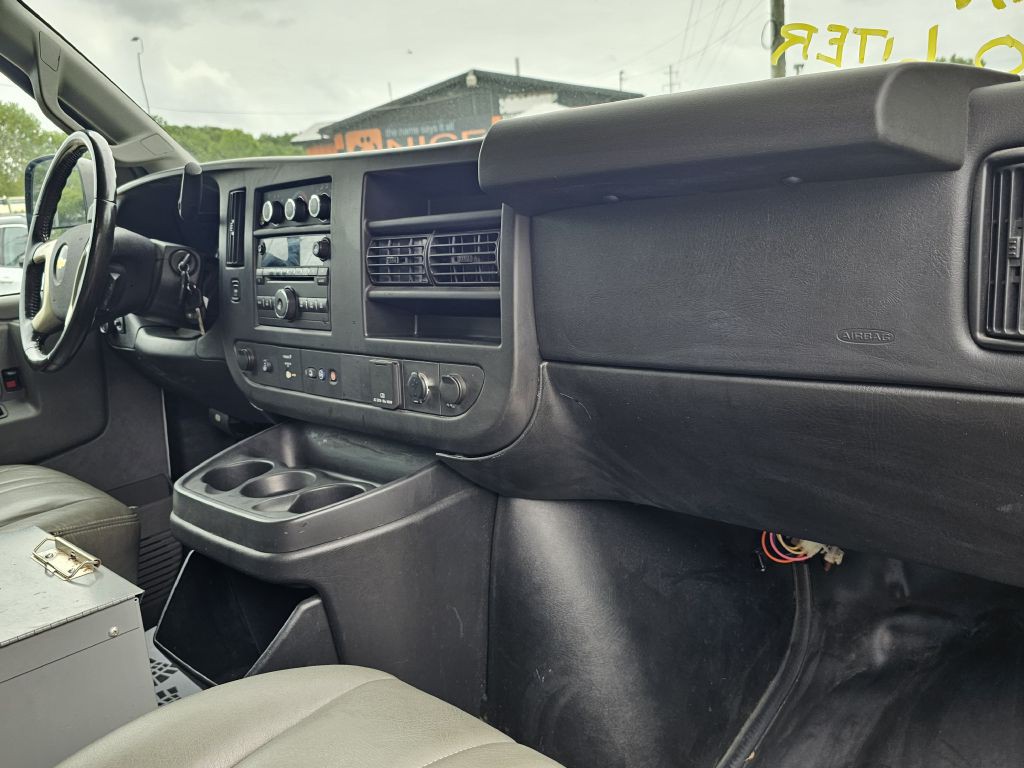 2016 Chevrolet Express Image 17