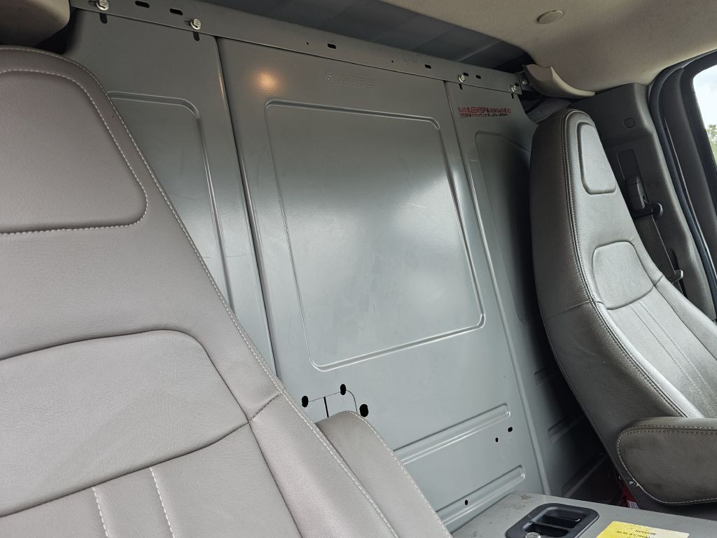 2016 Chevrolet Express Image 18