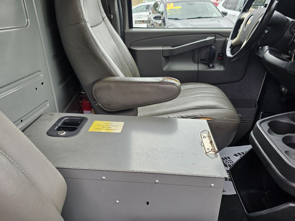 2016 Chevrolet Express Image 19