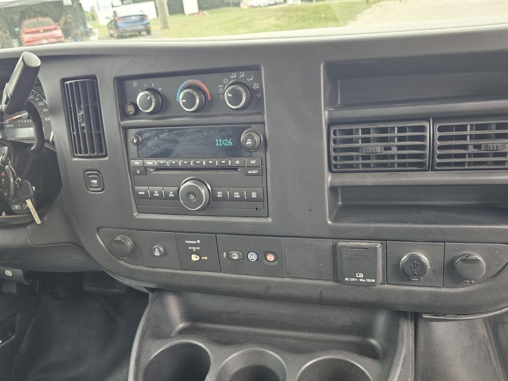 2016 Chevrolet Express Image 21