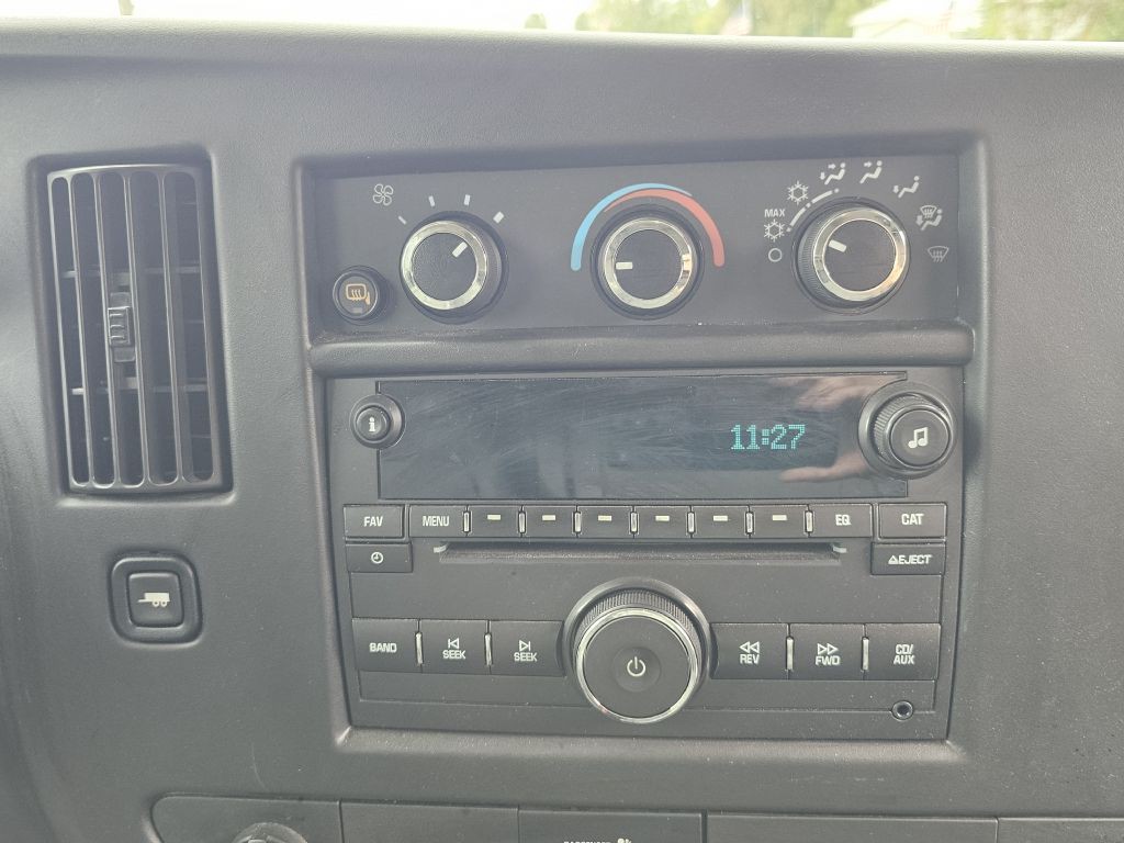 2016 Chevrolet Express Image 22
