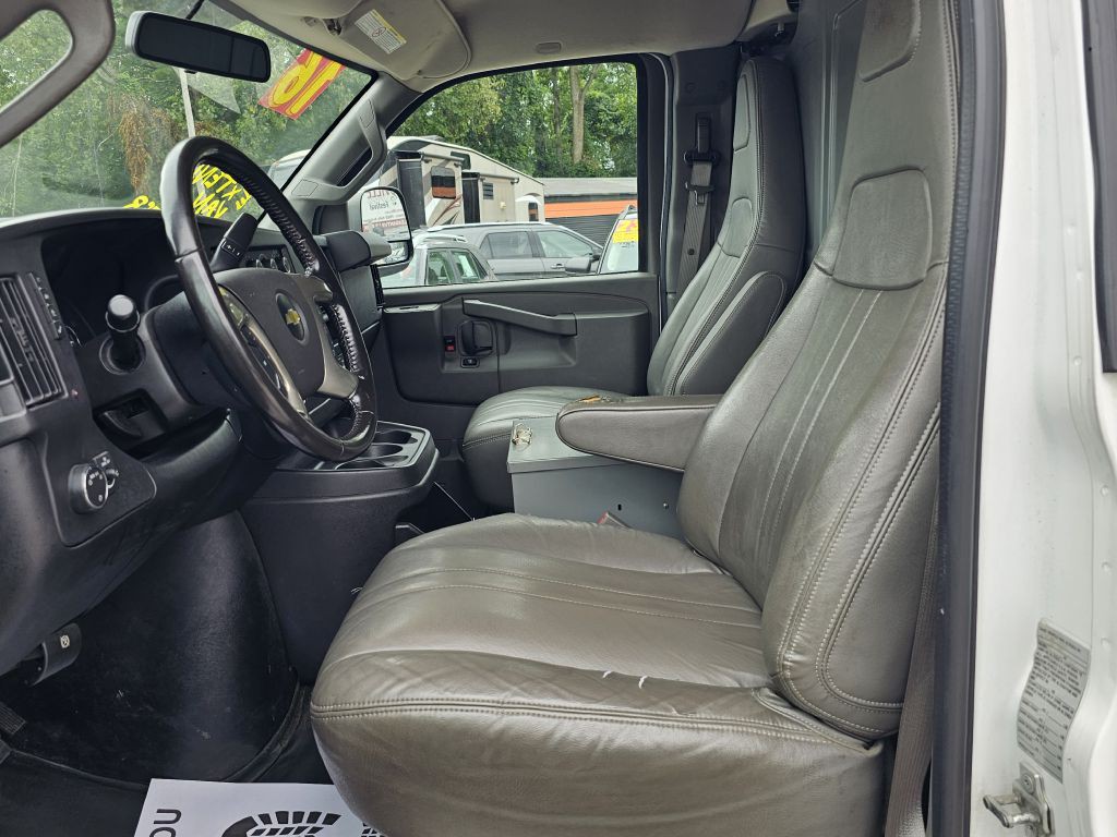 2016 Chevrolet Express Image 23