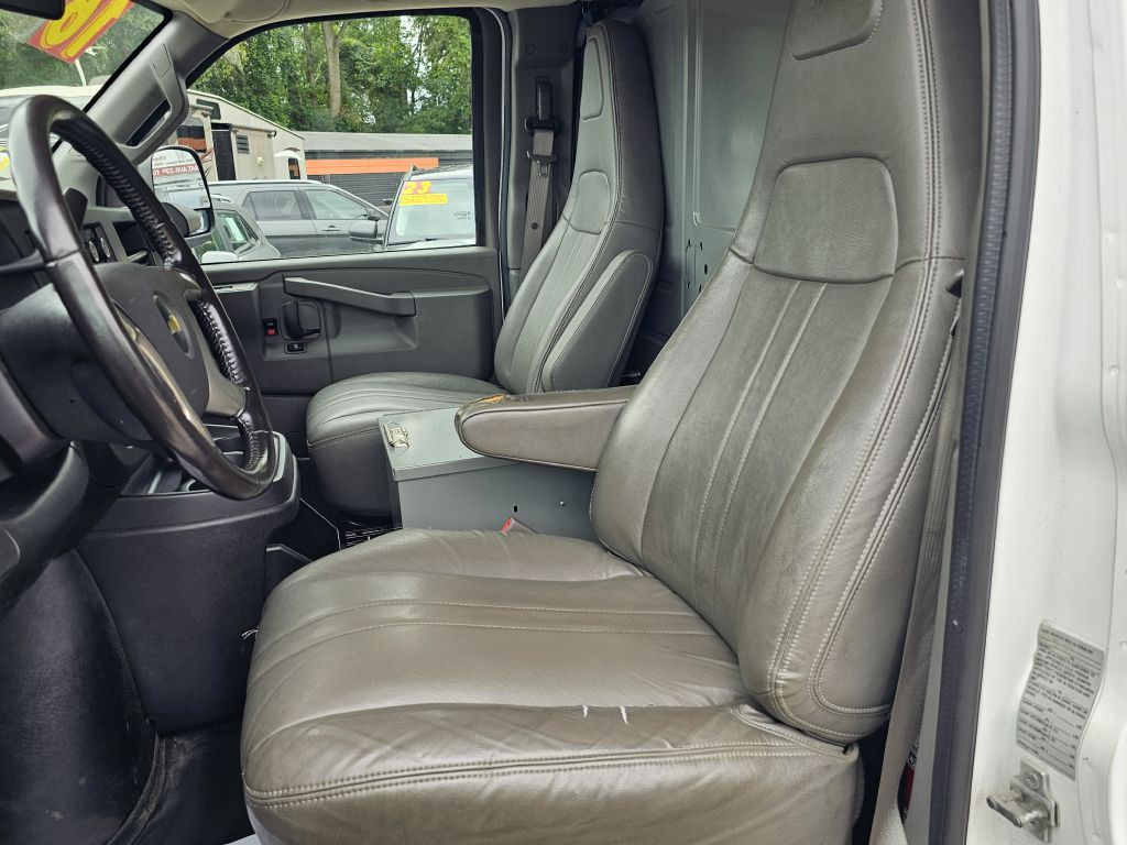 2016 Chevrolet Express Image 24