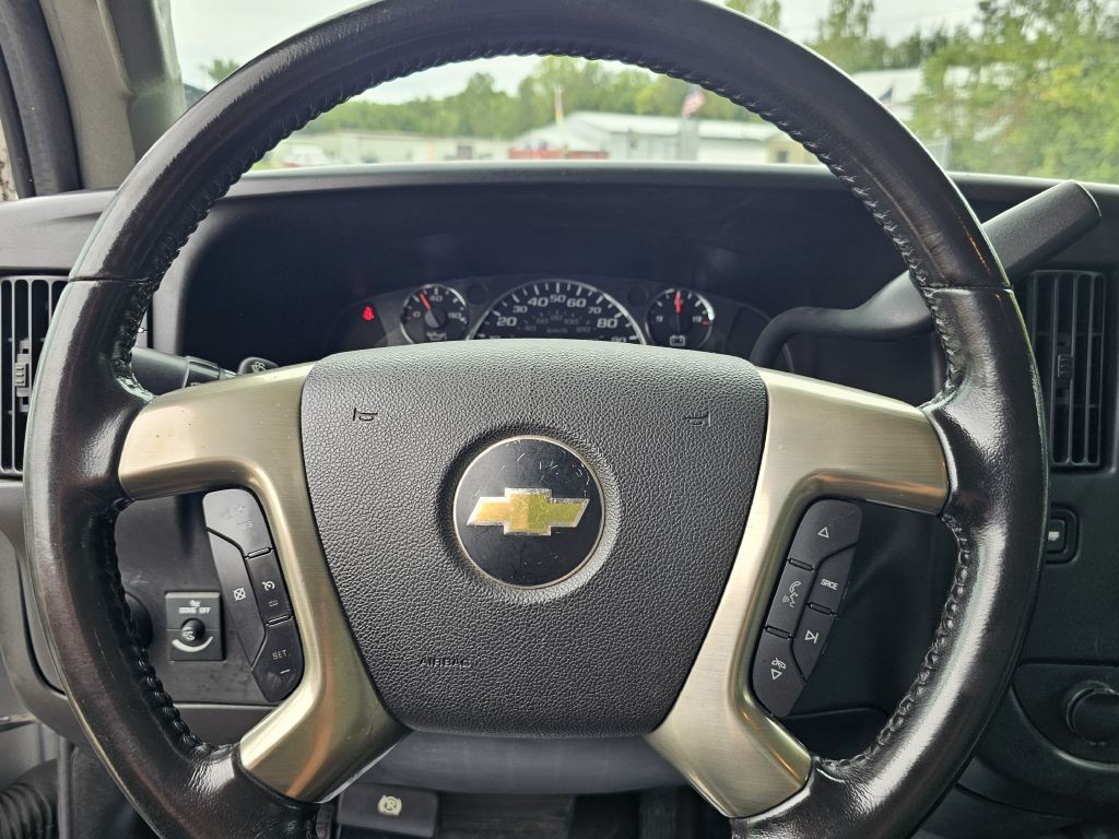 2016 Chevrolet Express Image 25