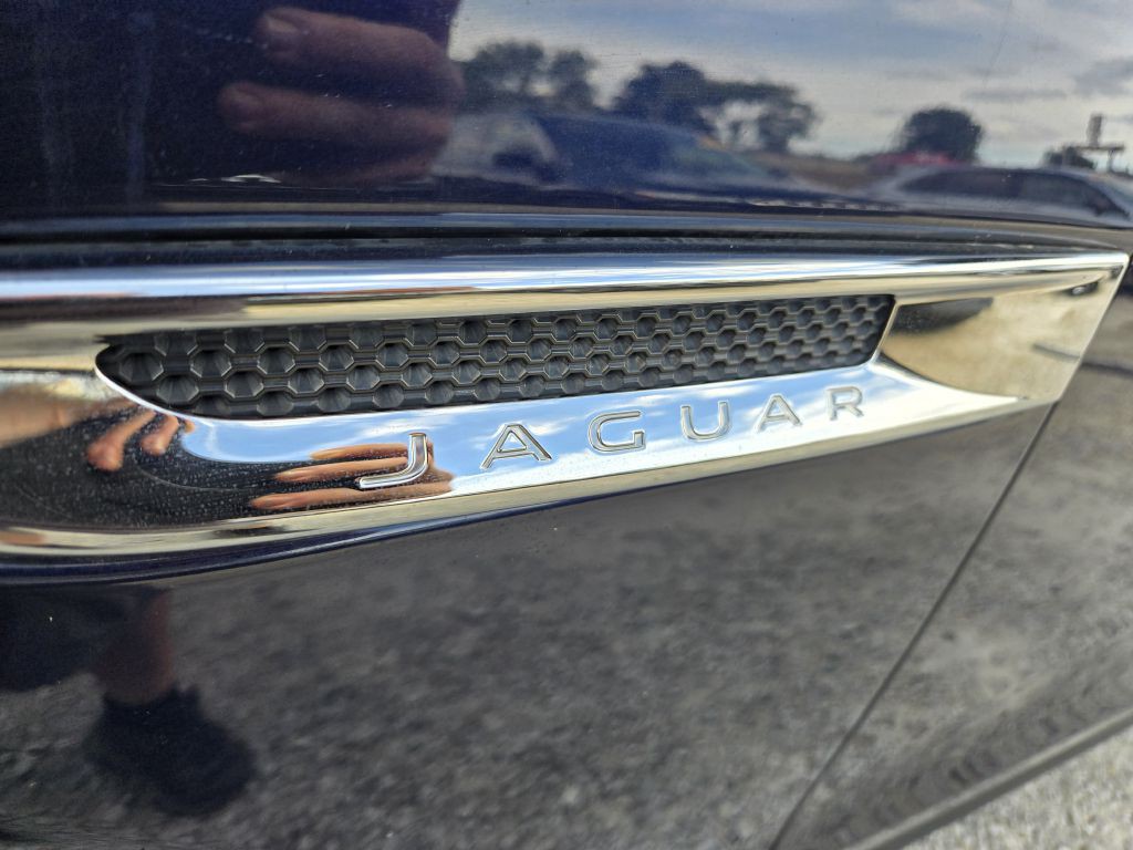 2018 Jaguar F-PACE Image 11