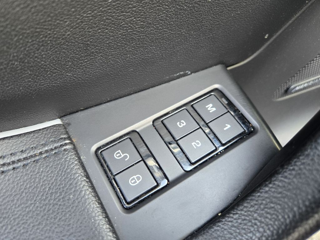 2018 Jaguar F-PACE Image 17