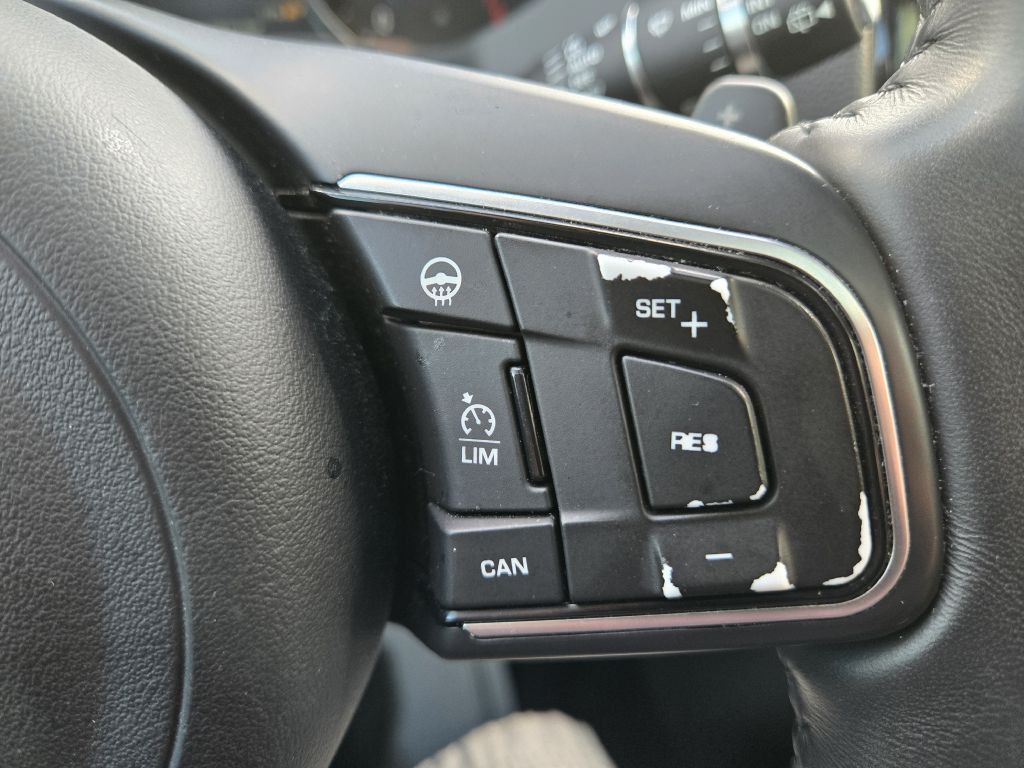 2018 Jaguar F-PACE Image 21