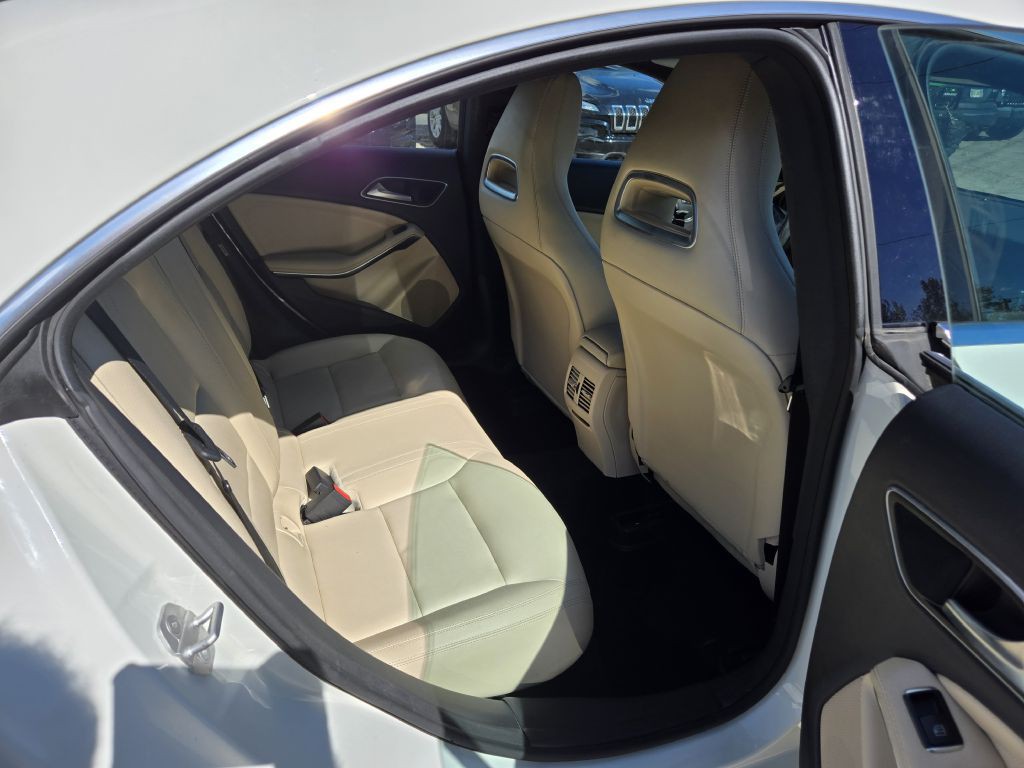 2014 Mercedes-Benz CLA-Class Image 30