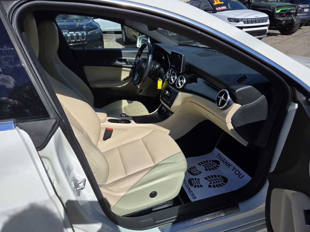 2014 Mercedes-Benz CLA-Class Image 31