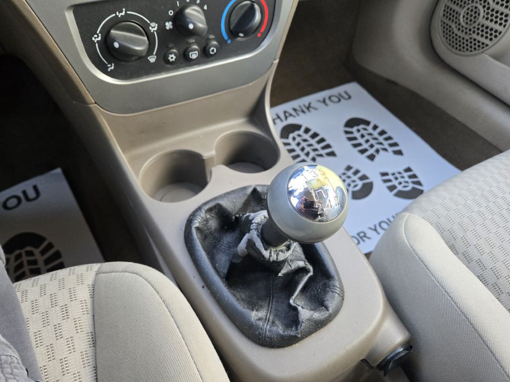 2007 Saturn ION Image 16