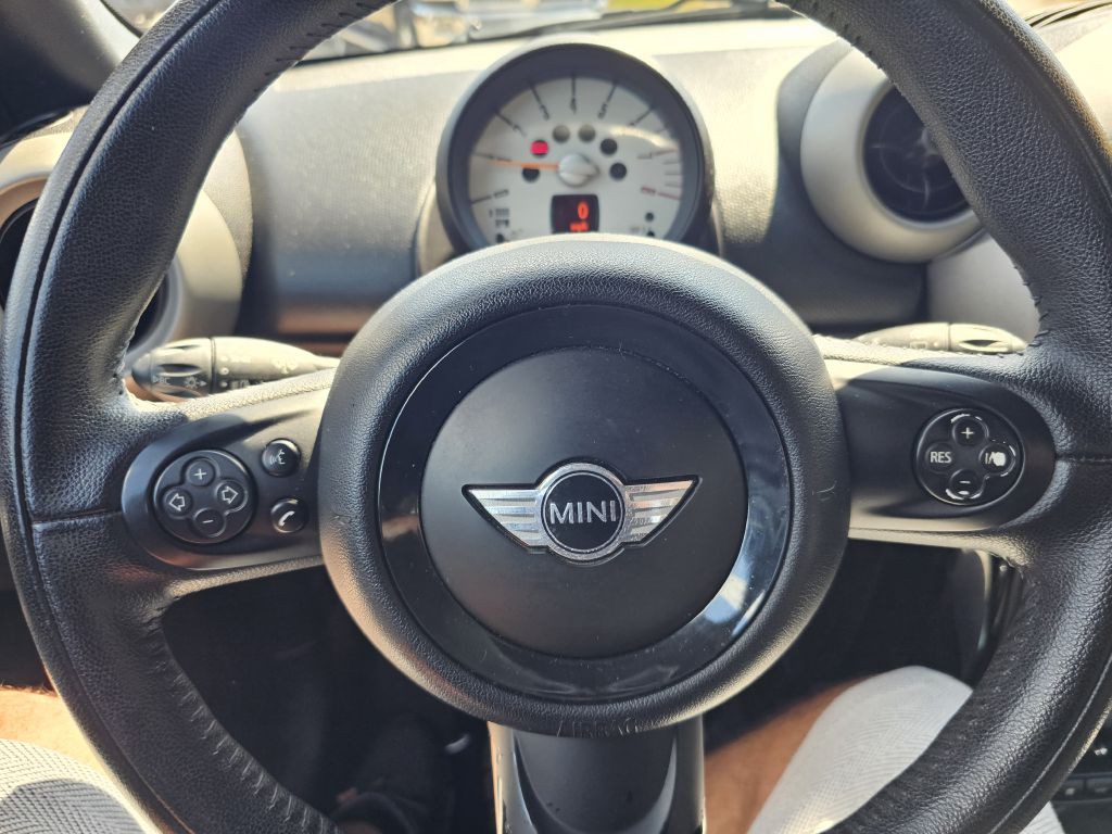 2012 MINI Cooper Image 24