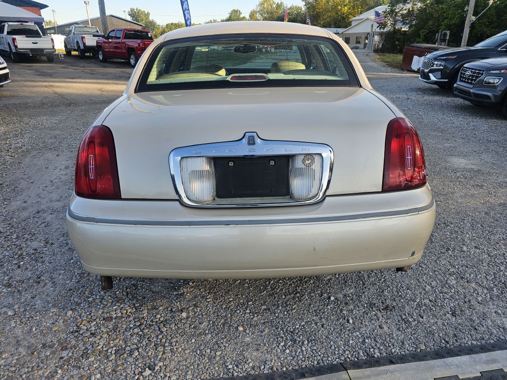 2000 Lincoln Town Car Image 4