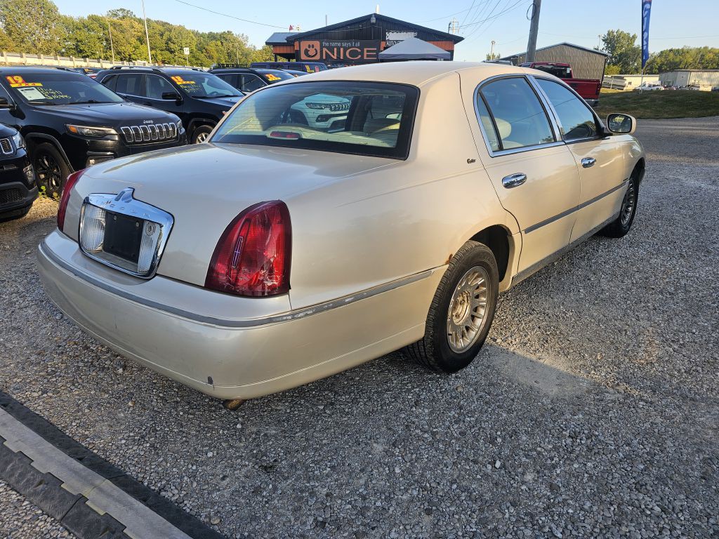 2000 Lincoln Town Car Image 5