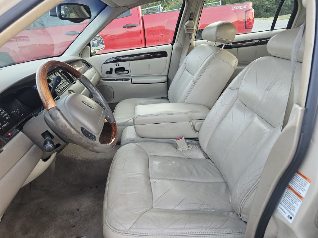 2000 Lincoln Town Car Image 11