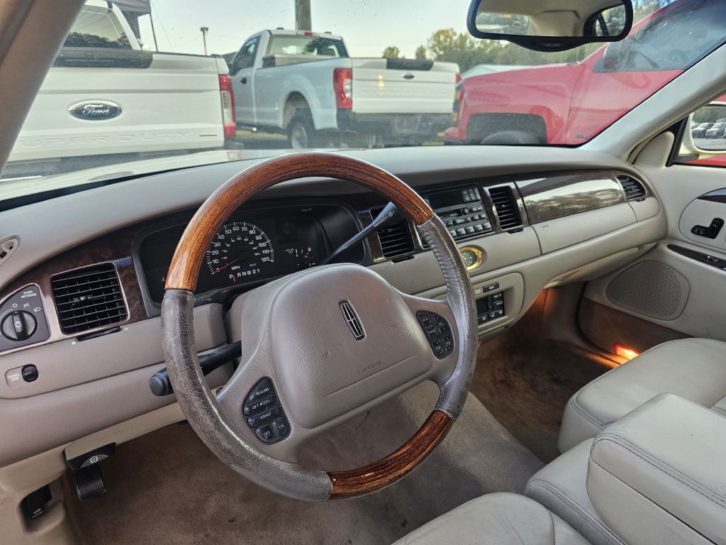 2000 Lincoln Town Car Image 12