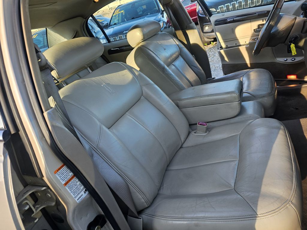 2000 Lincoln Town Car Image 14