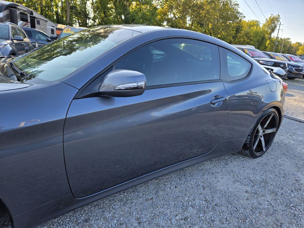 2016 Hyundai Genesis Image 9