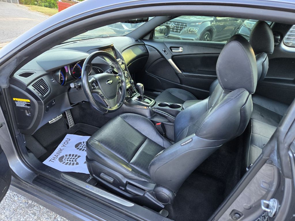 2016 Hyundai Genesis Image 13
