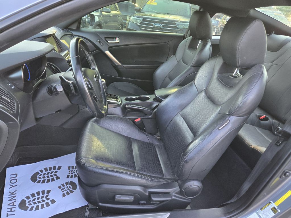 2016 Hyundai Genesis Image 14
