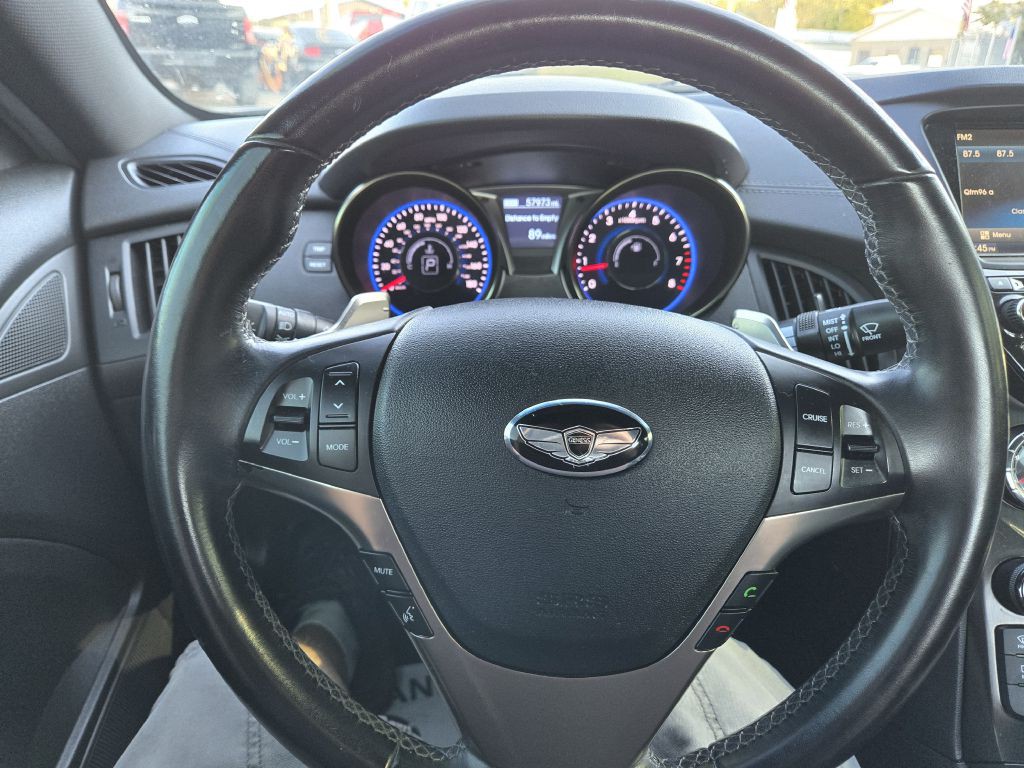 2016 Hyundai Genesis Image 16