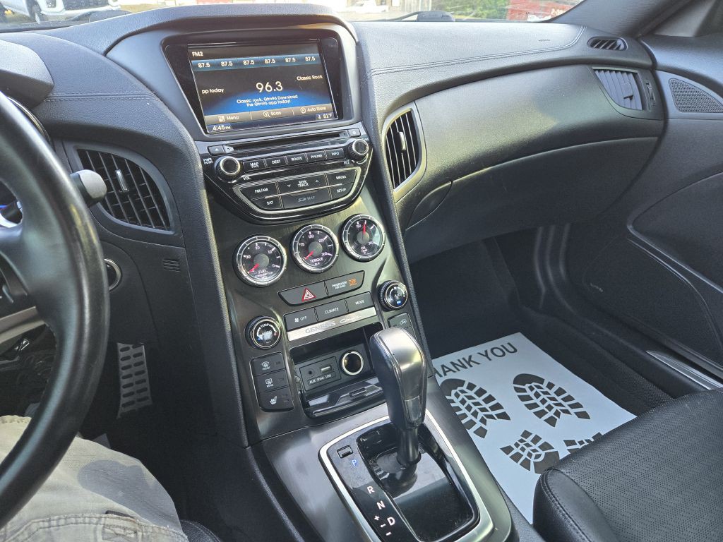 2016 Hyundai Genesis Image 17